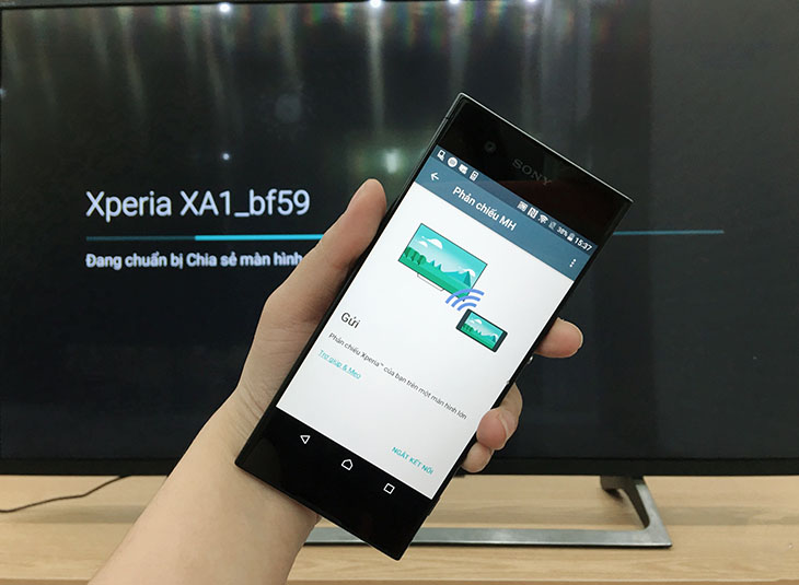 Screen Mirroring là gì ? cách sử dụng Screen Mirroring 11 màn hình tivi sẽ hiện thị tên của điện thoại mà bạn dùng để kết nối