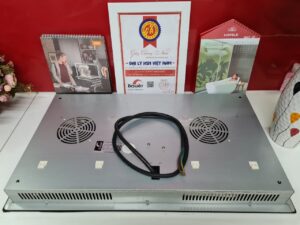 4. Phần thân vỏ của bếp từ Bauer BE-35SS sử dụng chất liệu thép chống rỉ.