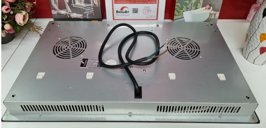 Bếp từ Bauer BE36SS 6 3. Phần thân vỏ của bếp từ Bauer Bauer BE36SS sử dụng chất liệu thép chống rỉ cao cấp