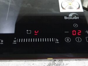 Bếp từ Bauer BEU630GT2E 5 5. Bảng điều khiển cảm ứng riêng cho từng bếp