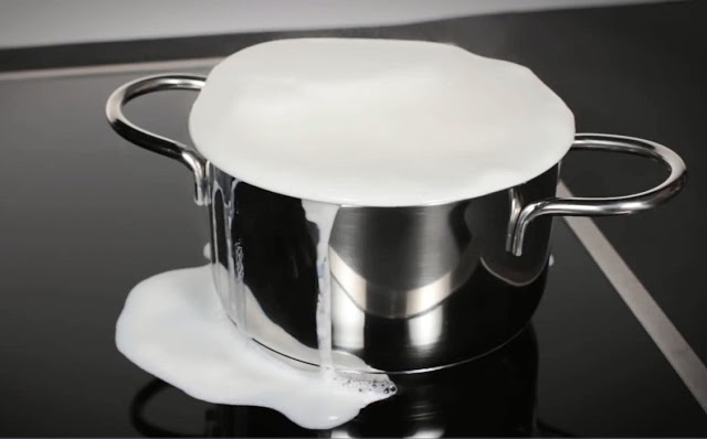 Bếp từ Bosch báo lỗi E22 | Nguyên nhân do đâu ? Cách Sửa 3 Do nước bị tràn ra bề mặt bếp