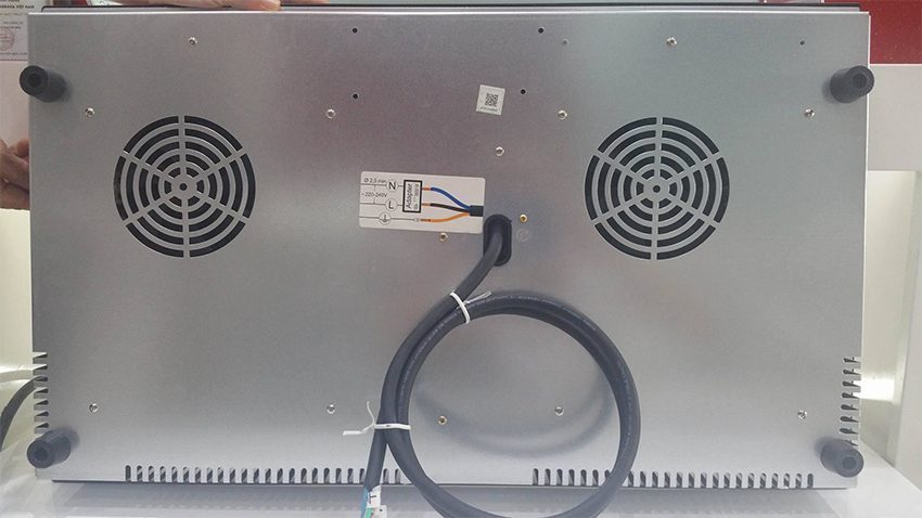 Bếp từ Canzy CZ-930I 4 2. Bếp từ âm Canzy CZ-930I sở hữu hệ thống quạt tản nhiệt cao cấp