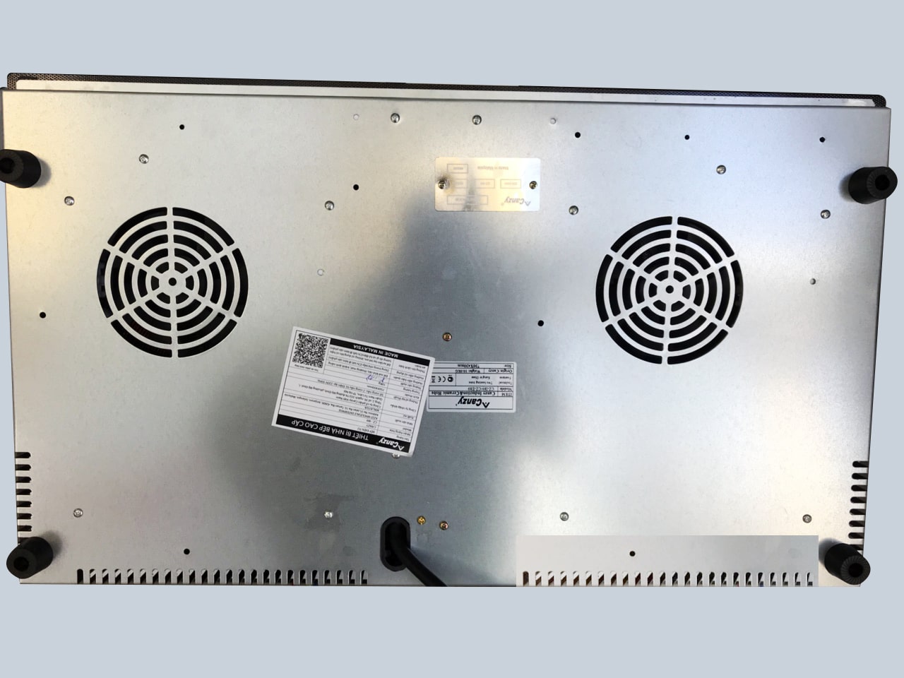 Bếp từ Canzy CZ I89 8 5. Phần thân vỏ của bếp từ Canzy CZ I89 sử dụng chất liệu thép chống rỉ.