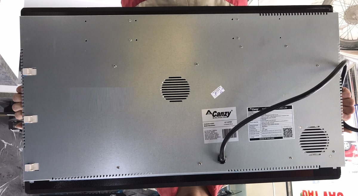 Bếp từ Canzy CZ TL67GA 7 4. Bếp từ CZ TL67GA có bụng bếp được sử dụng chất liệu thép cao cấp