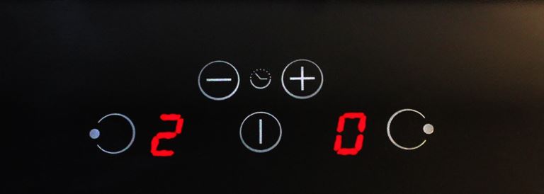 Bếp từ cata IB 302 BK 7 4. Bếp từ Cata IB302BK gồm 2 vùng nấu với tổng công suất 3500W