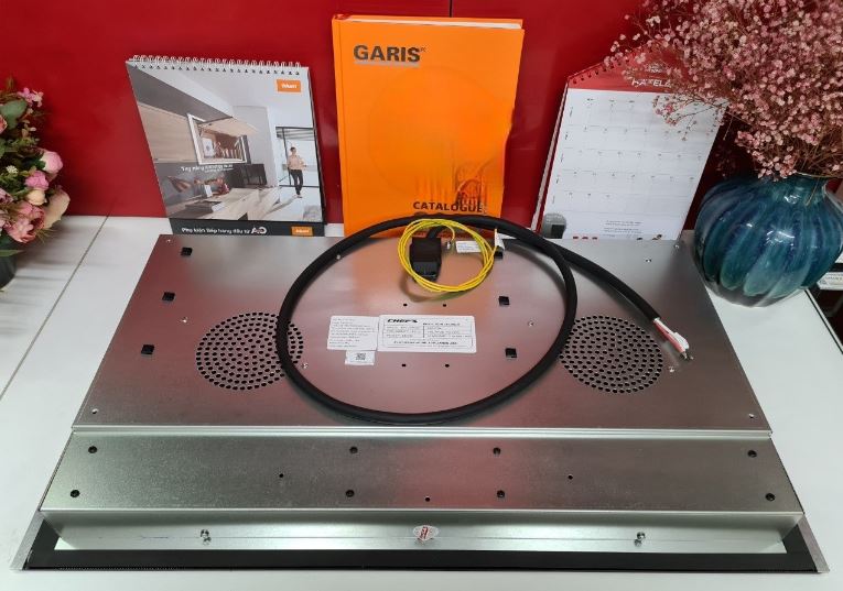 Bếp từ Chefs EH-DIH320 5 2. Phần thân vỏ của bếp từ Chefs EH-DIH320 sử dụng chất liệu thép chống rỉ