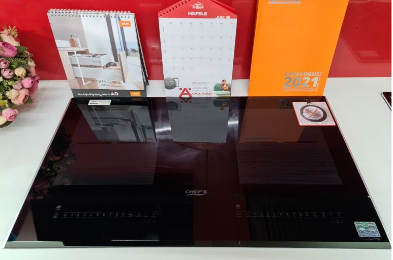 Bếp từ Chefs EH-DIH326 4 1. Bếp từ Chefs EH-DIH326 gồm 2 vùng nấu với tổng công suất chia sẻ là 3600W