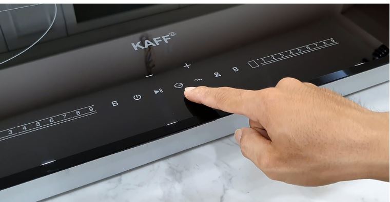 5. Bếp từ Kaff sử dụng bảng điều khiển cảm ứng hiện đại với 9 cấp độ