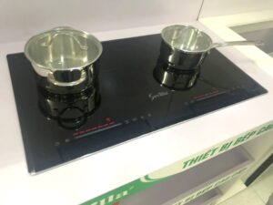 5. Bếp từ Sevilla SV-Y19 sở hữu bảng điều khiển cảm ứng siêu nhạy