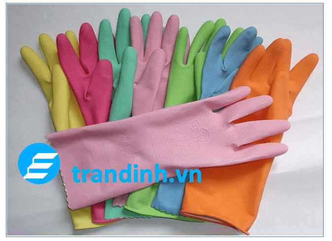 Bị giật điện khi sờ tay vào tủ lạnh? Nguyên nhân và cách khắc phục 6 Dùng găng tay