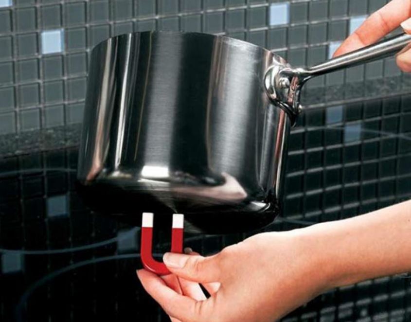 Vì sao bếp từ kén nồi ? Cách khắc phục tình trạng này 4 Hãy dùng nam châm kiểm tra đáy nồi