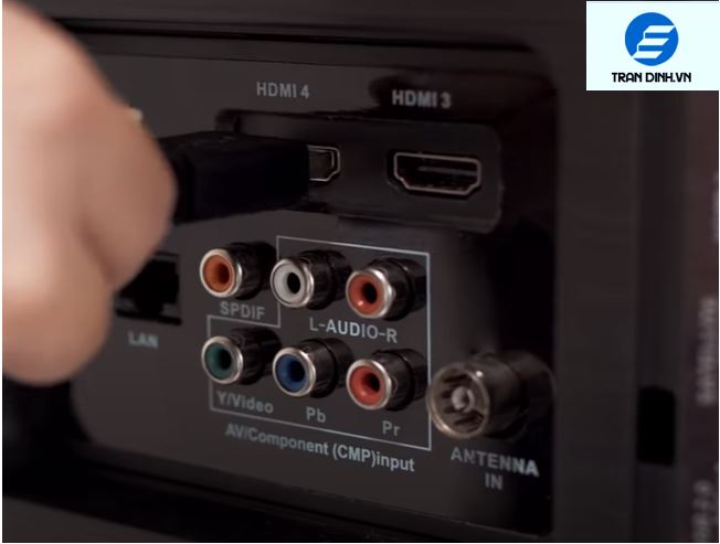 Một đầu dây bạn cắm vào cổng HDMI được tích hợp sẵn ở đằng sau tivi Casper, đầu còn lại cắm vào cổng HDMI trên thiết bị âm thanh ( loa ).