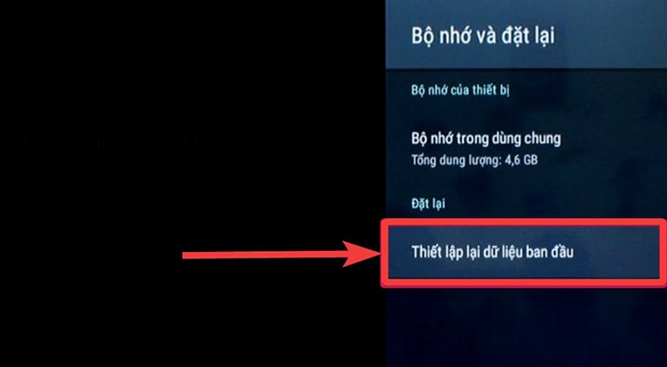 Bước 3: Ở cửa sổ Bộ nhớ và Đặt lại, bạn chọn Thiết lập lại dữ liệu ban đầu.