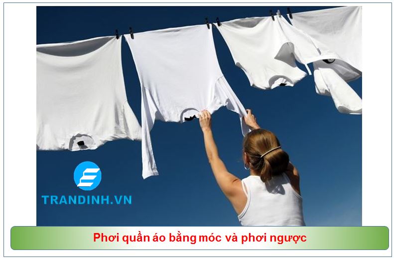 Phơi quần áo bằng móc và phơi ngược