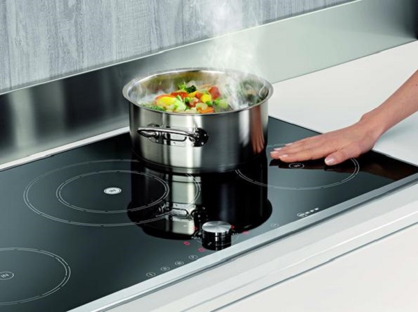 Hướng dẫn cách sử dụng bếp hồng ngoại đúng cách an toàn 3 Tuyệt đối không chạm vào mặt bếp trong quá trình đun nấu.
