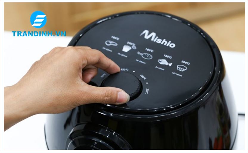 Cách sử dụng nồi chiên không dầu mới mua về đúng cách 5 Bật thiết bị, xoay núm hẹn giờ đến thời gian chế biến được yêu cầu