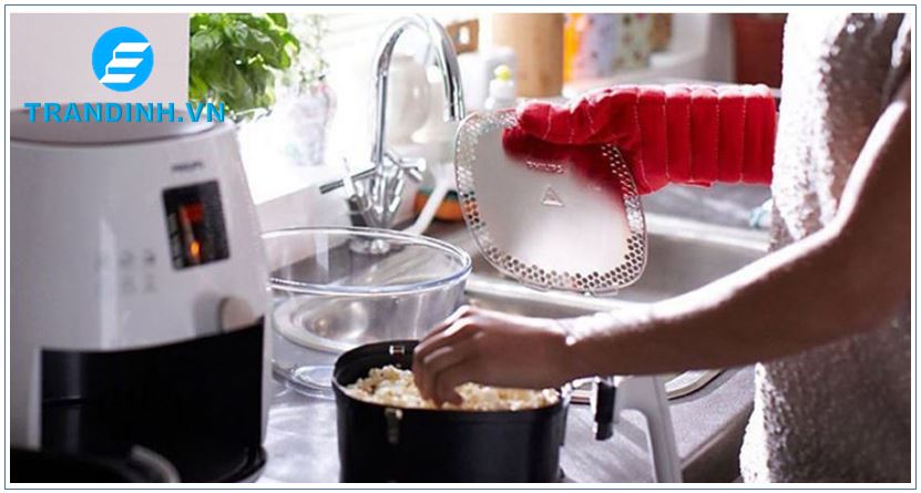 Cách sử dụng nồi chiên không dầu mới mua về đúng cách 10 Vệ sinh nồi chiên không dầu sau mỗi lần sử dụng