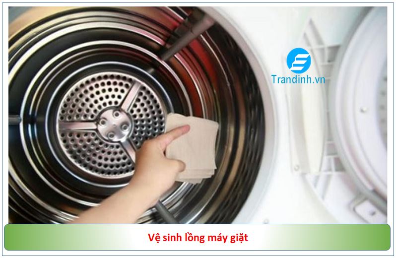 Cách vệ sinh máy giặt cửa ngang tại nhà 6 Sử dụng chất tẩy rửa, viên vệ sinh lồng máy giặt
