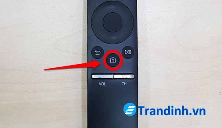 1 - Chọn "Home" trên remote.