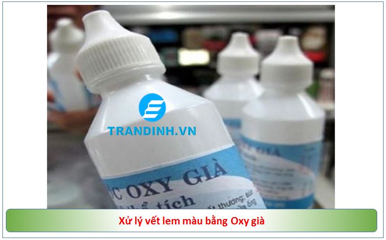 Xử lý quần áo bị dính màu bằng Oxy già