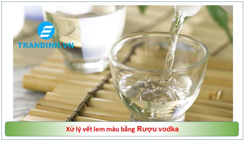 Xử lý quần áo ra màu bằng Rượu vodka