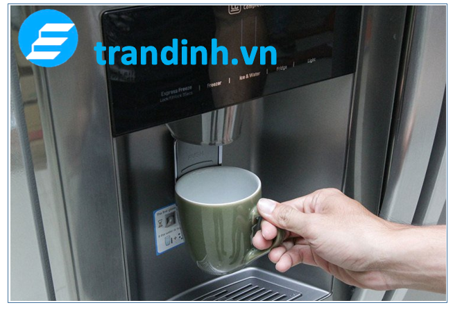 1. Tủ lạnh lấy nước bên ngoài là gì?