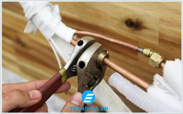 Ống thoát nước điều hòa bị vỡ