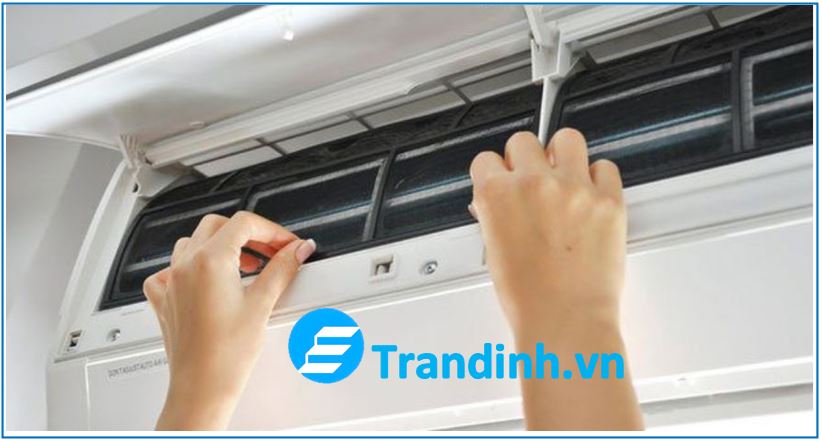 2. Dàn lạnh điều hòa bẩn nhiều, bị bám tuyết
