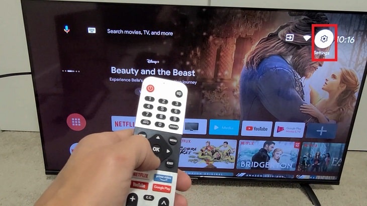 Cách chuyển đổi, thêm hoặc xóa tài khoản trên Google TV của tivi Sony 4 Bước 1: Vào mục Cài đặt trên giao điện Google TV