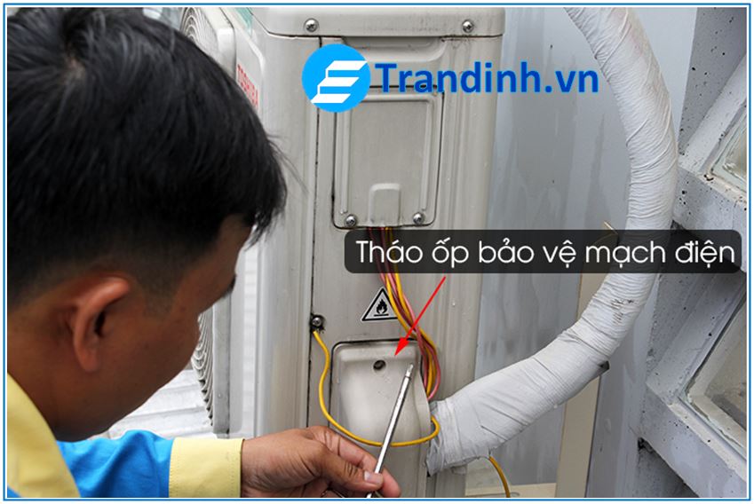 Bước 4: Kiểm tra gas điều hòa, nạp thêm nếu thiếu