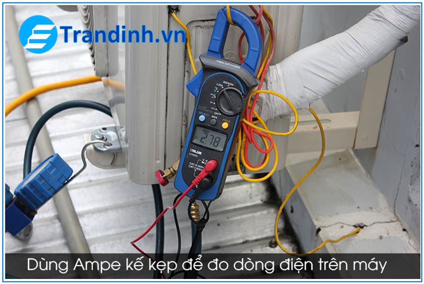 Dùng Ampe kế để đo dòng điện trên máy điều hòa