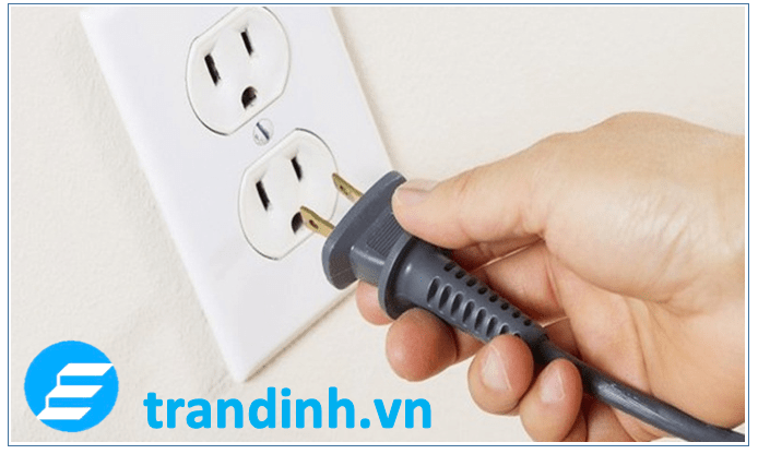 Hướng dẫn kê tủ lạnh đúng cách khi mới mua về 2 Nối nguồn điện an toàn