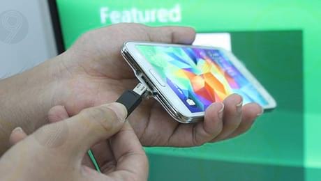 Kết nối điện thoại với Tivi Sony đơn giản nhất【7 cách】 2 Kết nối bằng cáp MHL