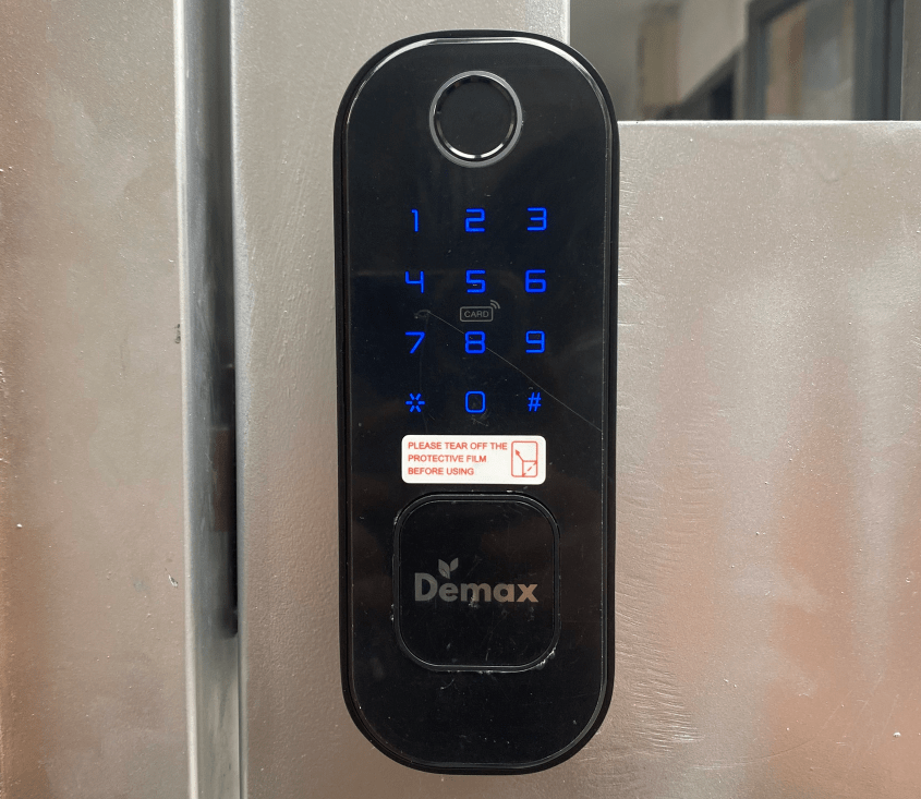 Khoá vân tay cửa cổng Demax SL602WP 5 Sử dụng công nghệ nhận dạng dấu vân tay FPC thụy điển