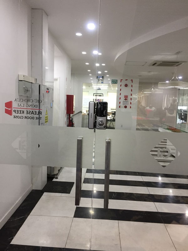 Khoá cửa thẻ từ - Khoá mã số GATEMAN SHINE 3 1. Khoá cửa mã số GATEMAN SHINE thiết kế mặt gương bóng, hiện đại bền bỉ