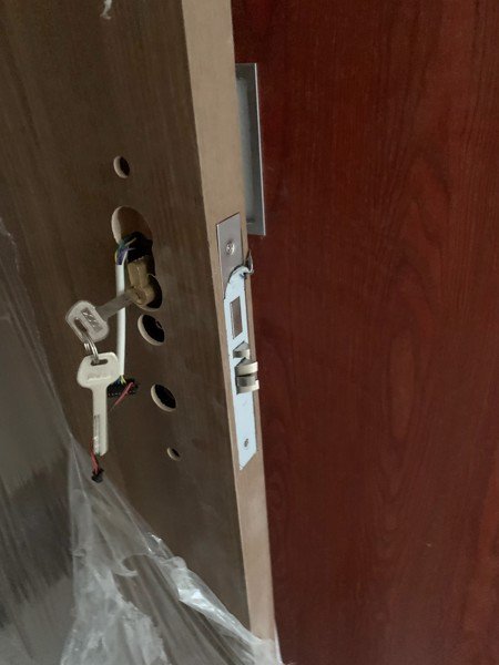 3. Lắp đặt khoá thích hợp cho nhiều chất liệu cửa