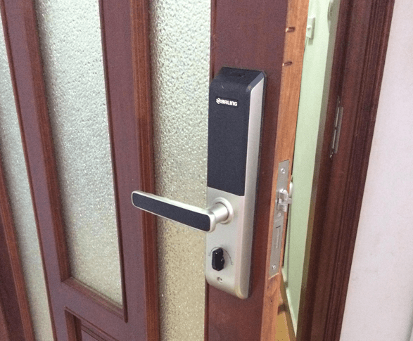 Khóa cửa vân tay ADEL NF21 5 3. Khóa điện tử ADEL NF21 lắp đặt được trên nhiều loại cửa