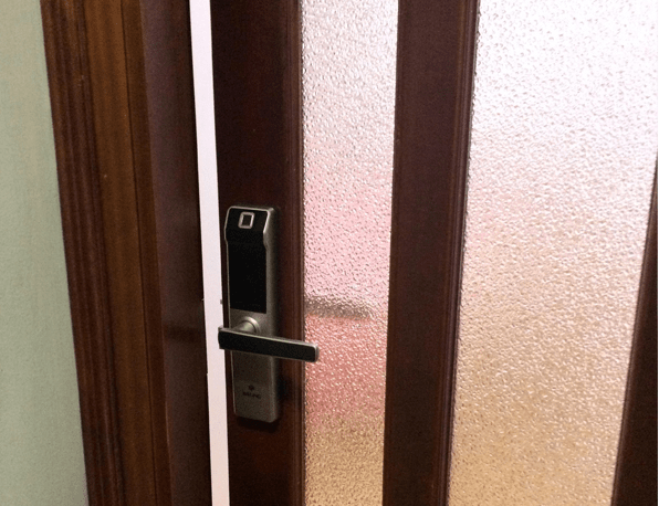 Khóa cửa vân tay ADEL NF21 6 3. Khóa điện tử ADEL NF21 lắp đặt được trên nhiều loại cửa