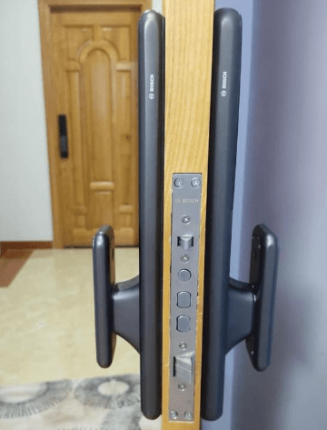 Khóa cửa vân tay Bosch EL600BKB ( màu đen) 3 1. Giới thiệu sản phẩm khóa vân tay Bosch EL600BKB