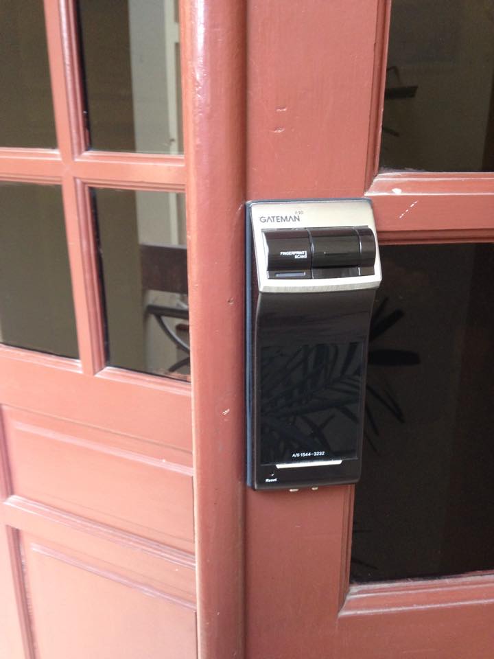 Khoá cửa vân tay - khoá điện tử Gateman F10 1 Khoá cửa vân tay Gateman F10 lắp đặt trên nhiều loại cửa