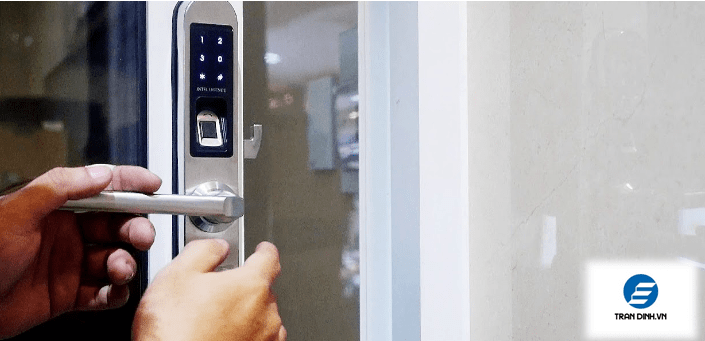 Khóa cửa vân tay giá bao nhiêu tiền 10 Khóa vân tay có thể đăng ký được bao nhiêu vân tay