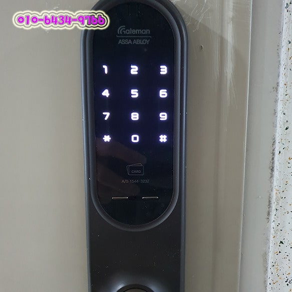 Khoá cửa vân tay - điện tử Gateman GRAB100-FH 2 1. Khoá cửa vân tay GRAB100-FH sở hữu thiết kế sang trọng, lịch lãm phong cách Châu Âu