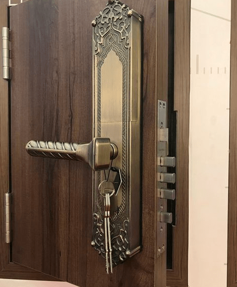 Khoá cửa vân tay cổ điển Hafele EL10K 6 4. Lắp đặt phù hợp trên chất liệu cửa gỗ cho nhiều kiến trúc nhà