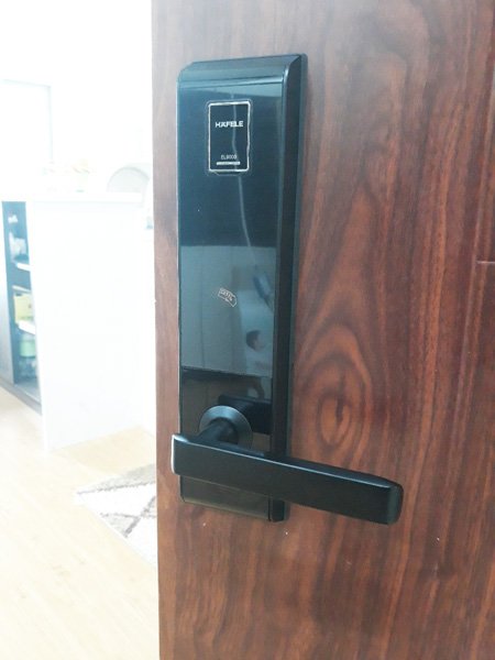 Khoá cửa vân tay Hafele EL9000 - TCS 6 3. Khoá cửa vân tay Hafele EL9000 - TCS lắp đặt cho nhiều chất liệu cửa