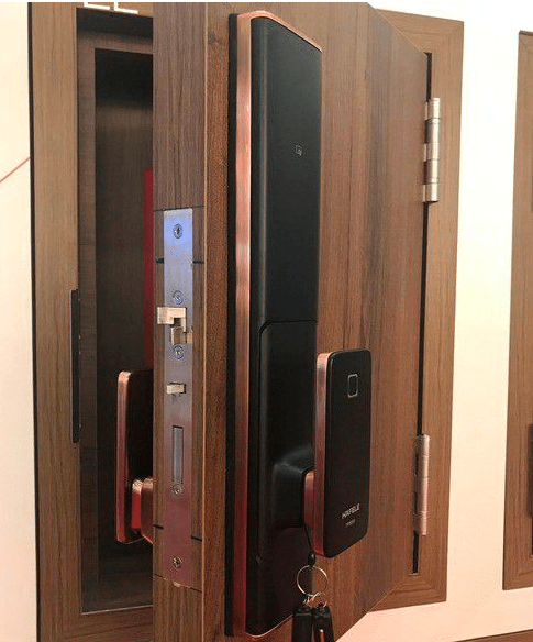 Khoá điện tử Hafele PP8100 - Vân tay, mã số, thẻ từ, Bluetooth 1 1. Lắp đặt khoá cửa điện tử Hafele PP8100 phù hợp nhiều kiến trúc nhà