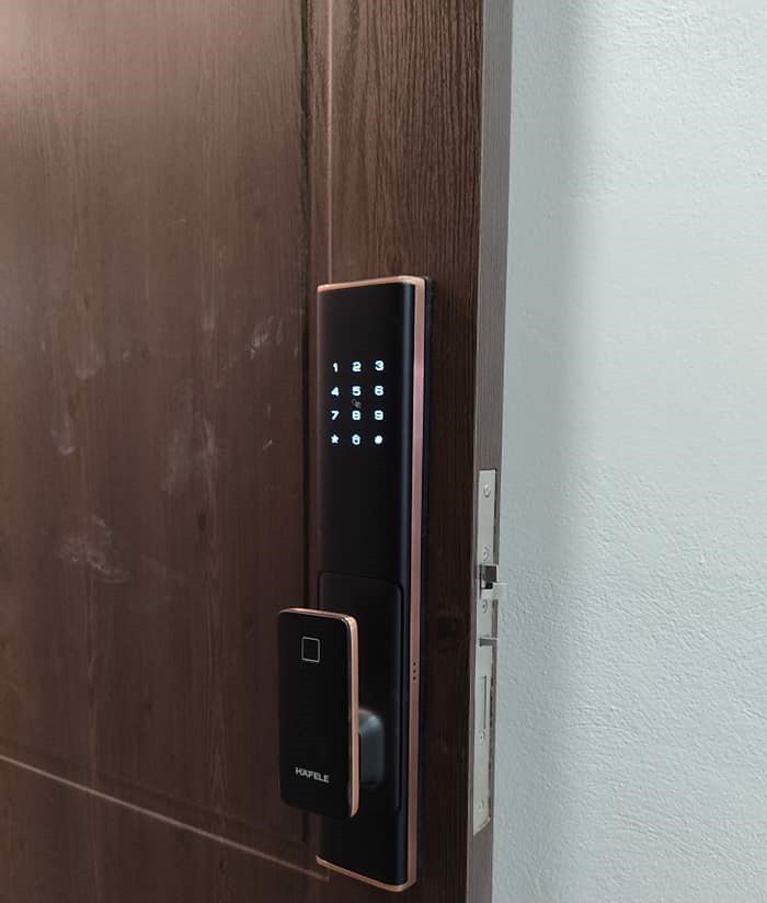 Khoá điện tử Hafele PP8100 - Vân tay, mã số, thẻ từ, Bluetooth 3 1. Lắp đặt khoá cửa điện tử Hafele PP8100 phù hợp nhiều kiến trúc nhà