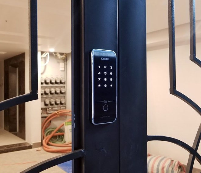 Khoá cửa vân tay, mã số, thẻ tử Kaadas R7 9 Màn hình cảm ứng KDS trên khóa điện tử Kaadas