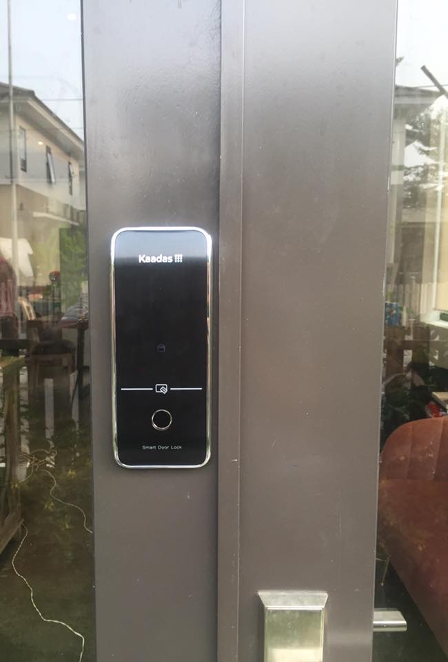 Khoá cửa vân tay, mã số, thẻ tử Kaadas R7 6 Khoá vân tay Kaadas-R7 phù hợp lắp đặt cho nhiều chất liệu cửa