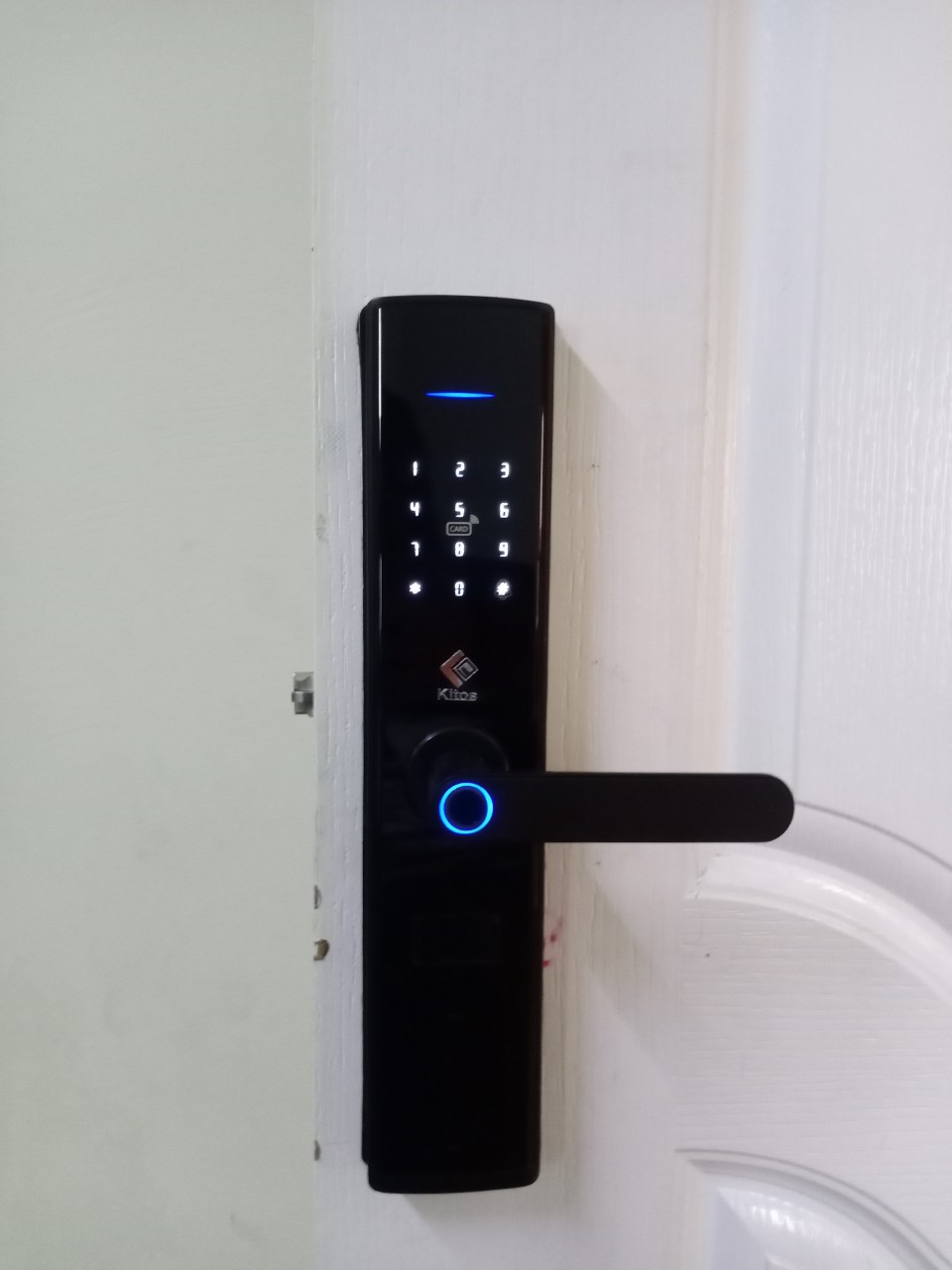 Khoá cửa vân tay Kitos KT-A30 6 3. Khoá vân tay KT-A30 lắp đặt cho nhiều kiến trúc, trên nhiều chất liệu cửa