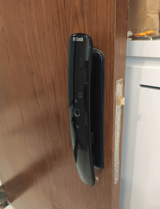 Khoá cửa vân tay - Khoá điện tử PHGLock FP6060 2 Khoá cửa vân tay - Khoá mã số PHGLock FP6060 lắp đặt trên nhiều loại cửa